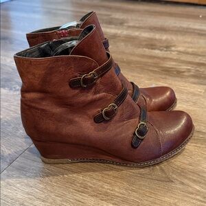 Eric Michael Womens Lena Brown Leather Wedge Ankle Boots Booties Size 39 US 8.5